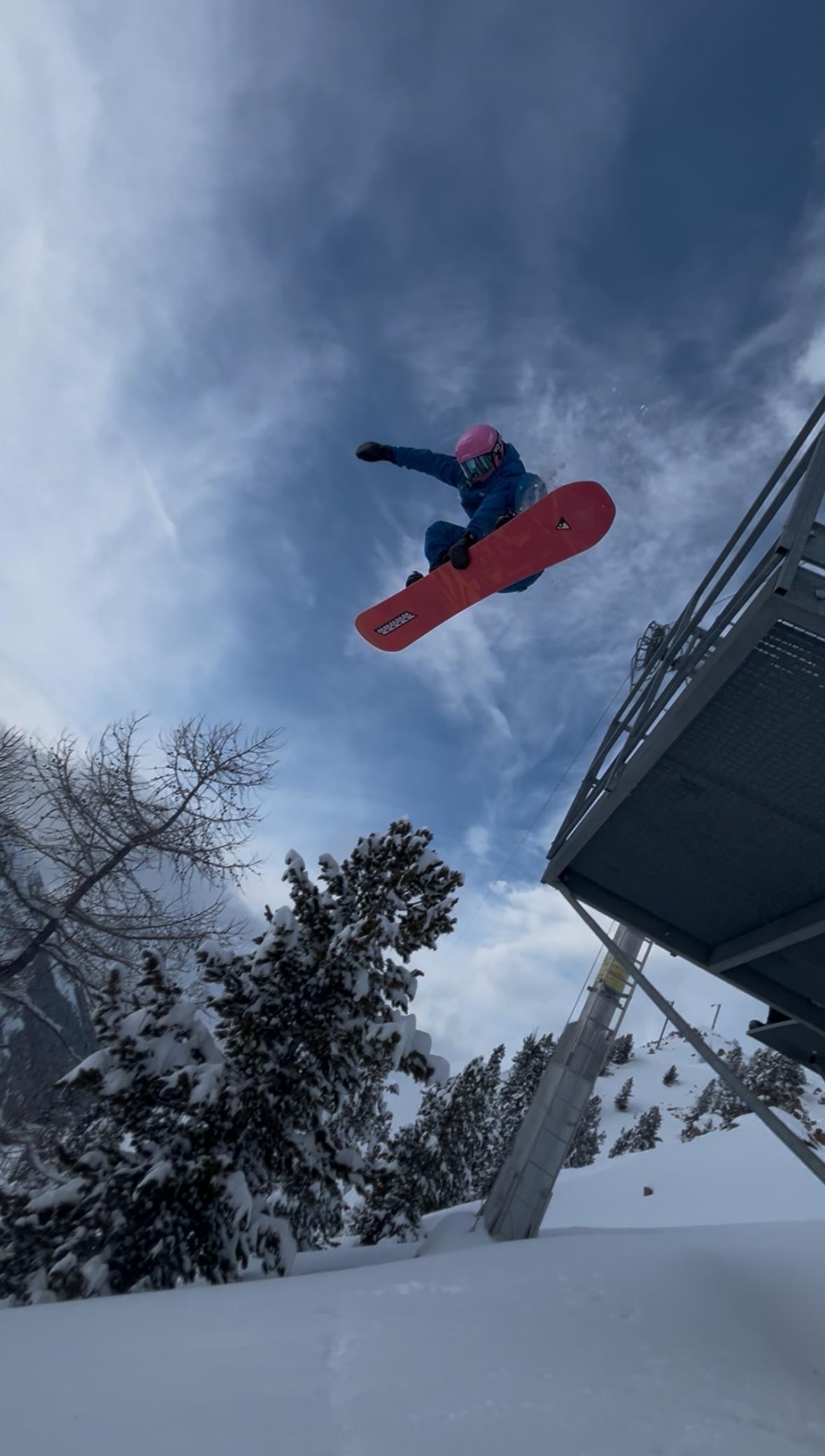 Laurin Furrer beim Freestyle-Snowboarden