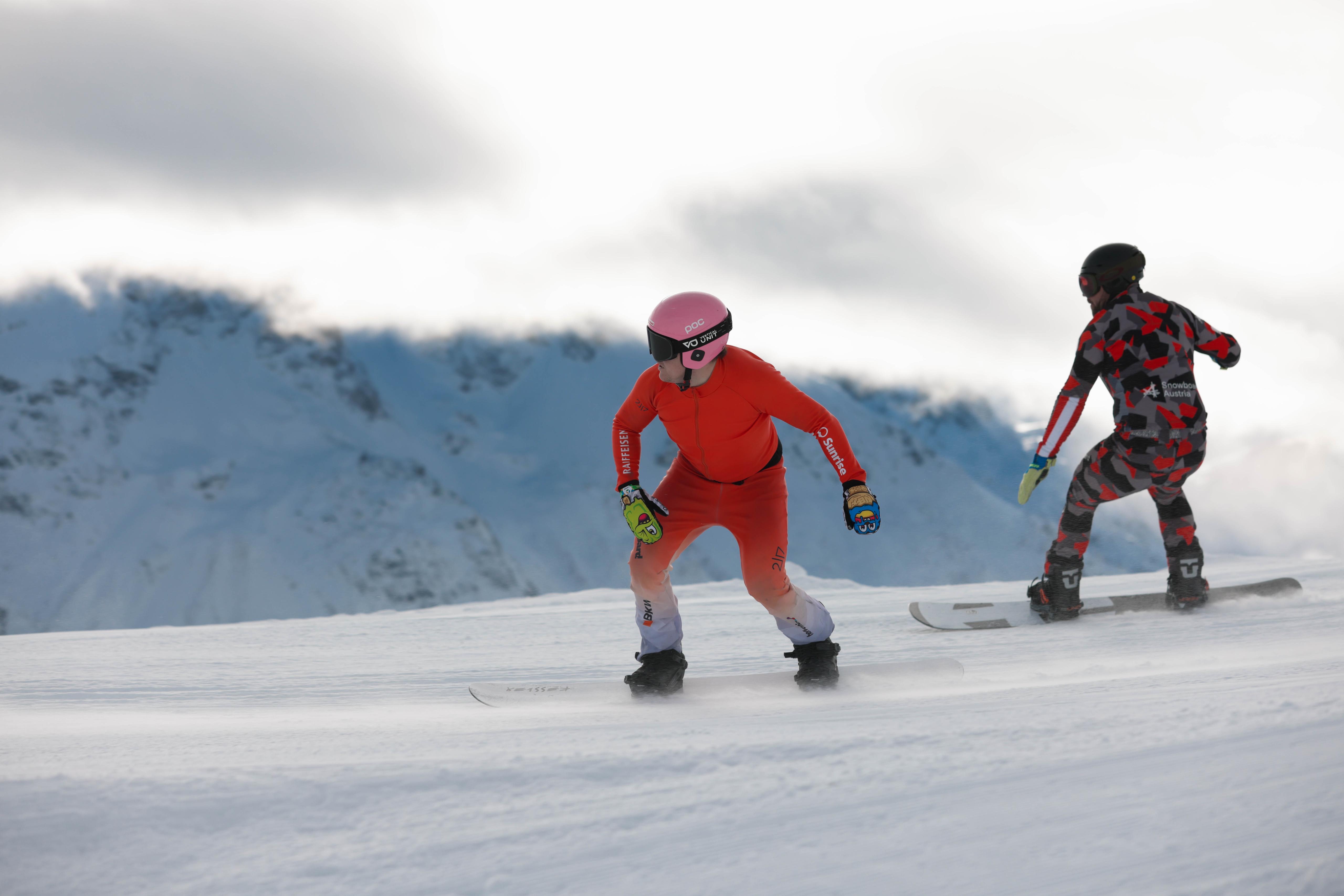 Laurin Furrer in a snowboard cross run