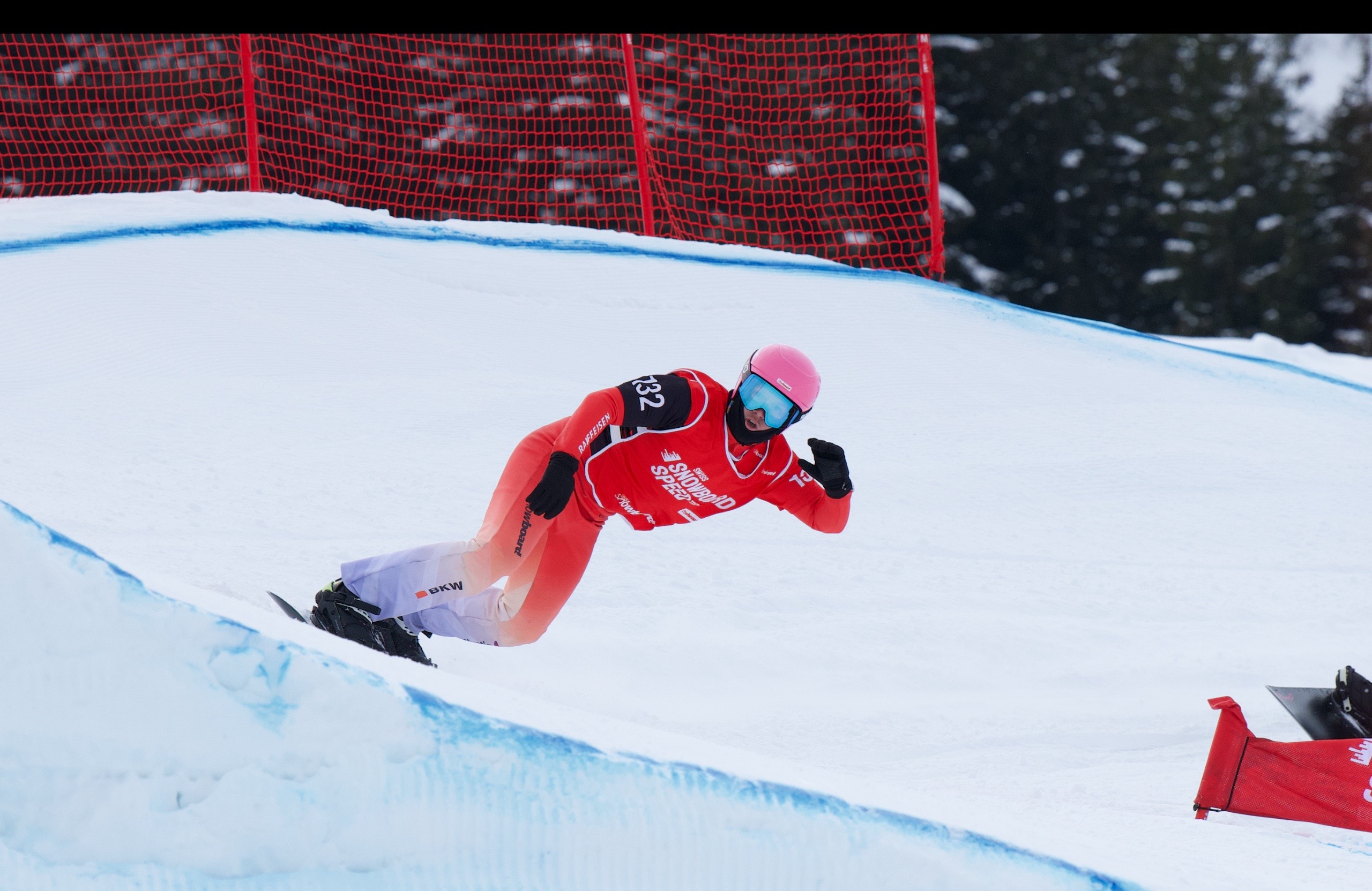 Laurin Furrer in the snowboard cross course