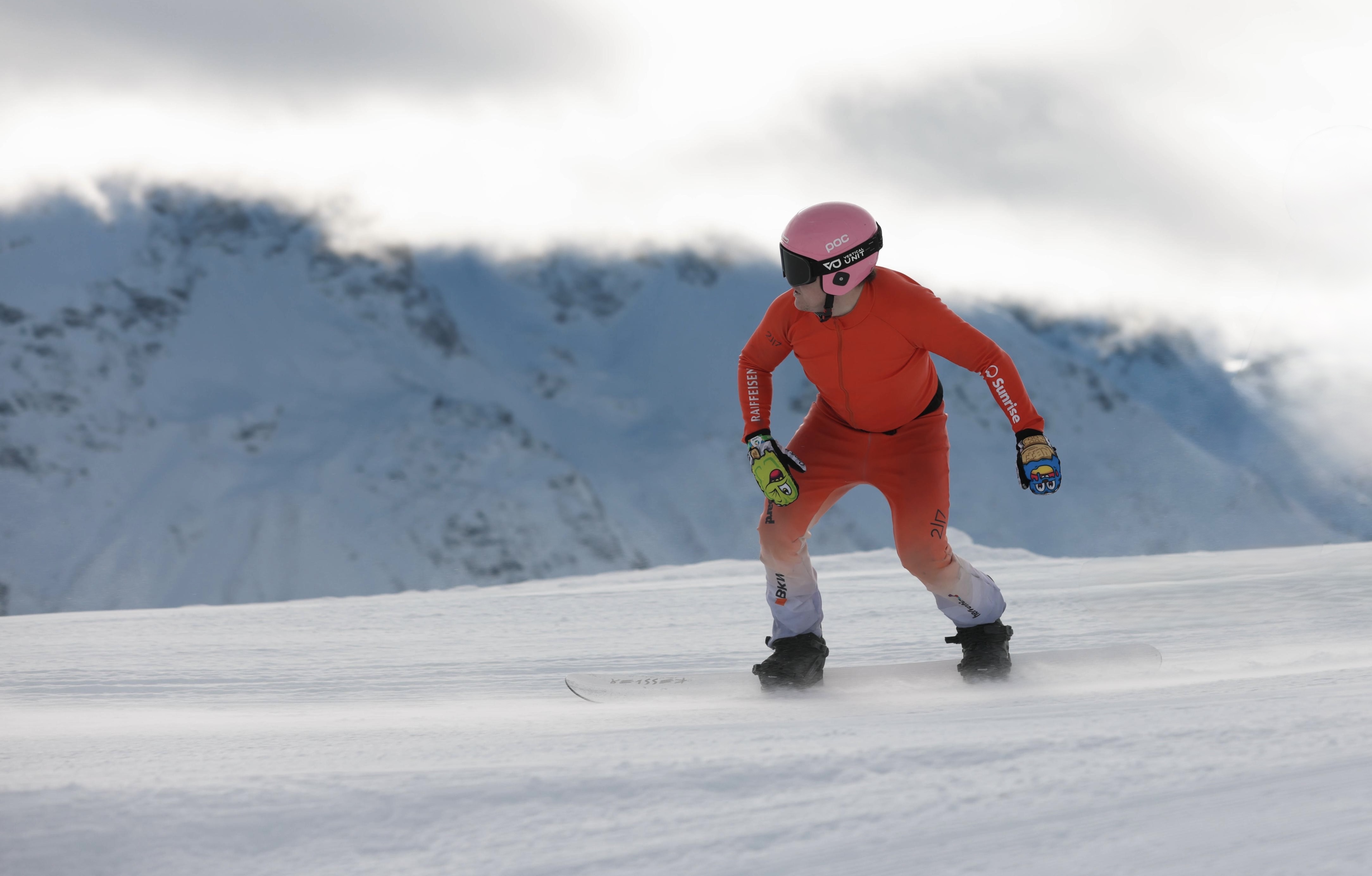 Laurin Furrer at a snowboard cross start