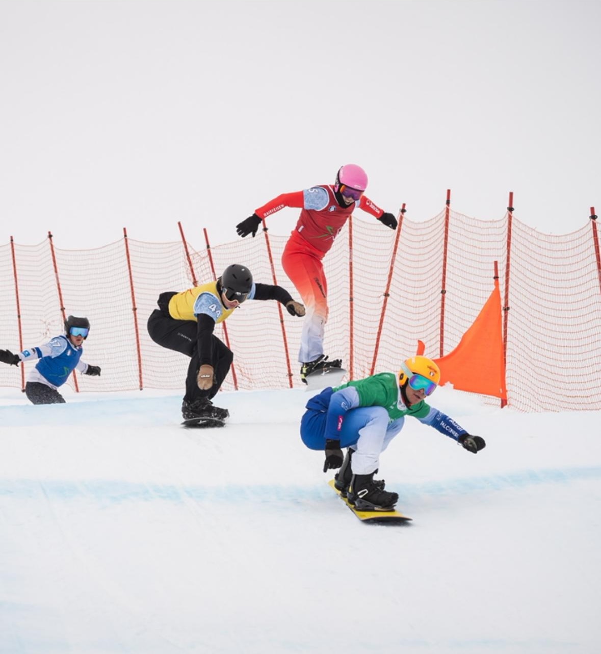 Snowboard cross action with Laurin Furrer